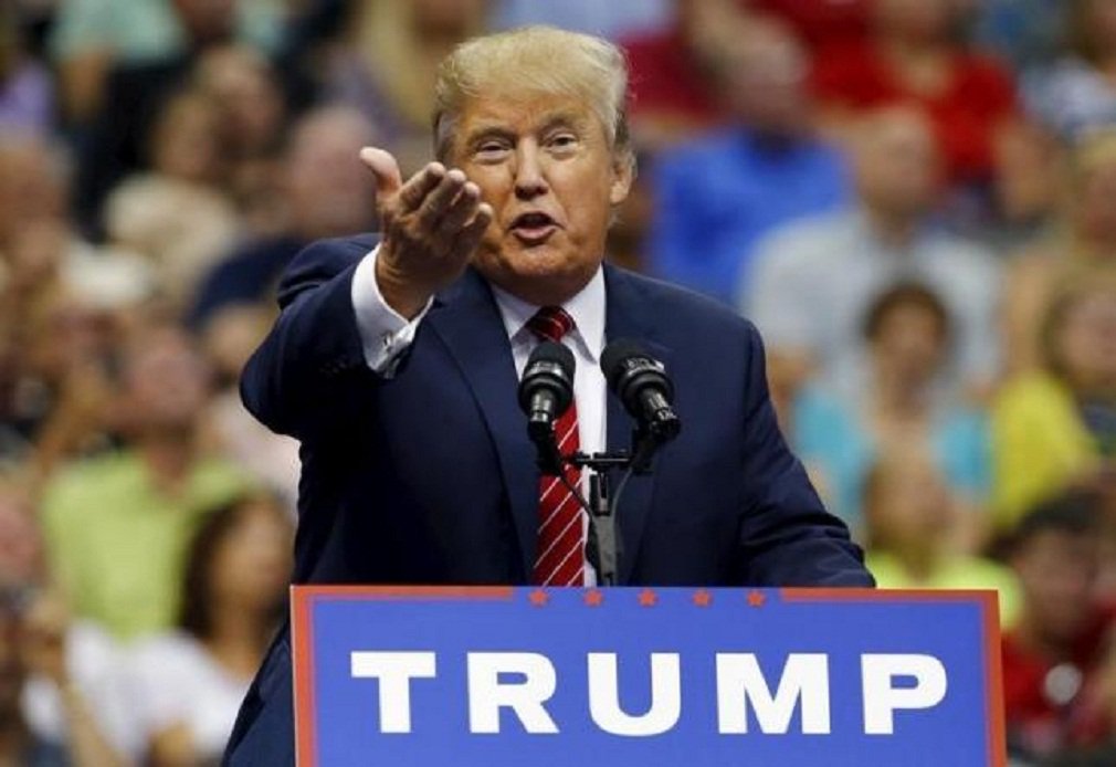 Republican presidential candidate Donald Trump speaks at a rally in Dallas, Texas September 14, 2015. REUTERS/Mike Stone