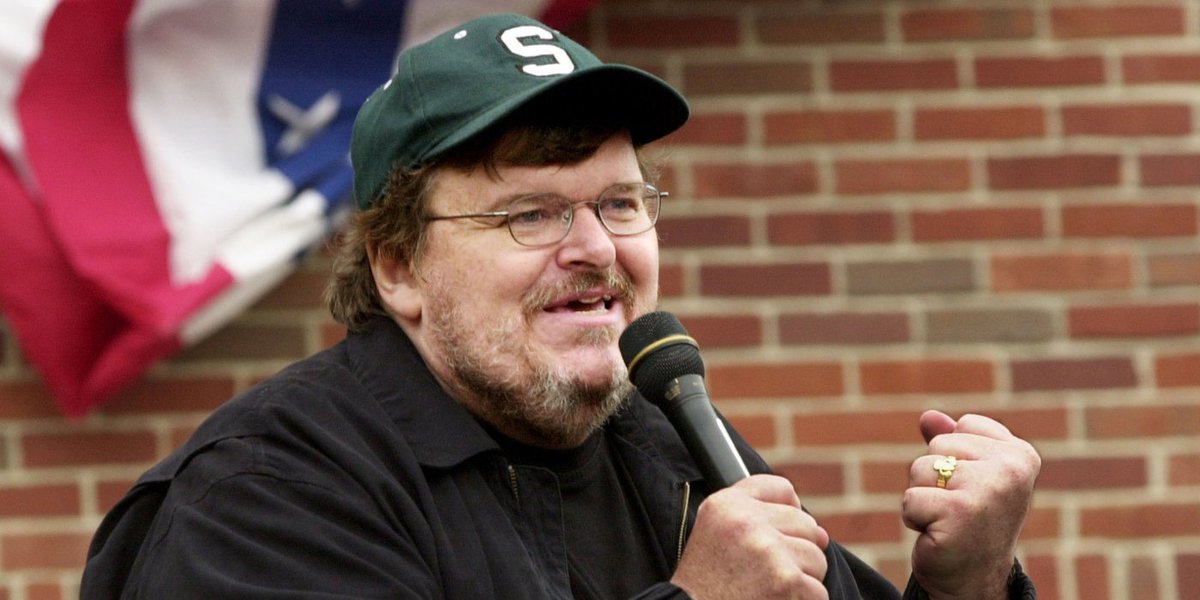 Autor de artigo publicado em julho deste ano que previa a vitória de Donald Trump nas eleições presidenciais dos Estados Unidos, o cineasta Michael Moore disse nesta quarta-feria, 9, que Trump é uma "estrela de TV, cujo plano é destruir os dois partidos" e que não há surpresa em sua vitória; "Ele é criatura e criação da mídia, que nunca terá poder sobre isso", afirma. Para o cineasta, o resultado desta eleição ocorre à revelia da preferência popular, que claramente sinalizava a preferência por Hillary; "A única razão pela qual ele é presidente é por causa de uma ideia do século 18, arcaica, insana, chamada Colégio Eleitoral"