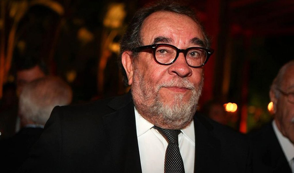 Autor da biografia Chatô, que acaba de ganhar uma nova edição, o jornalista e escritor Fernando Morais faz uma comparação da imprensa atual e a do tempo do magnata das comunicações e observa que, com algumas exceções, ela "continua sendo um instrumento exclusivamente dos interesses econômicos e políticos do dono"