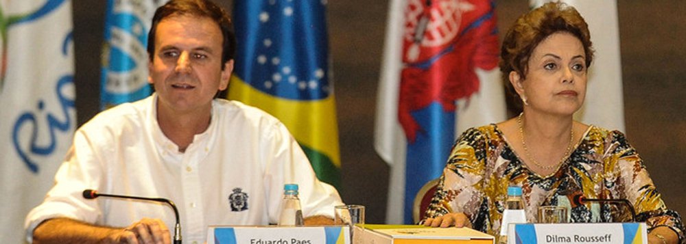 Presidenta Dilma Rousseff, o governador Luiz Fernando Pezão, o prefeito Eduardo Paes, e o presidente do Comitê Organizador dos Jogos Olímpicos Rio 2016, Carlos Nuzmann, durante reunião (Fernando Frazão/Agência Brasil)