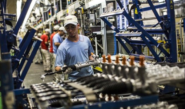 Produção industrial brasileira registrou queda de 1,5% em juho quando em comparação com o mês anterior; segundo o Instituto Brasileiro de Geografia e Estatística (IBGE), na comparação com julho de 2014, a produção industrial apresentou recuo de 8,9%; retração de julho é o pior resultado mensal em 2015