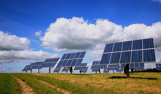 Com o leilão de energia solar realizado na última segunda-feira 31 pela Aneel, no qual foram comercializados 833,81 MW, o Brasil saltará dos atuais 15,23 megawatts para 1.930,33 megawatts em 2017; leilão viabilizou usinas na Bahia (12), Piauí (9), Minas Gerais (5), Paraíba (3) e Tocantins (1), que representarão investimentos de cerca de R$ 4,3 bilhões
