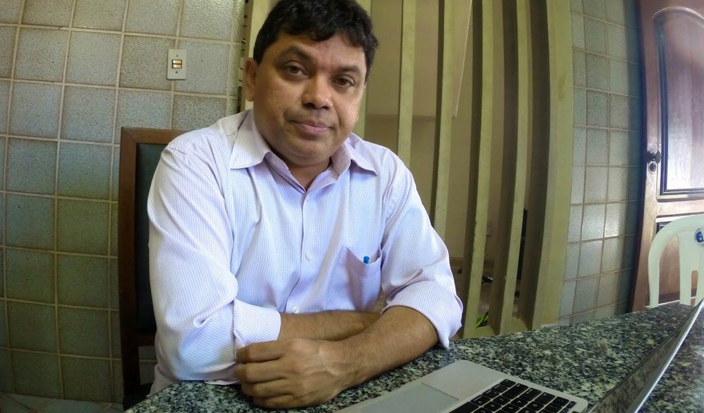 Secretário de Assuntos Políticos e Federativos, Márcio Jerry ratificou a posição do governador Flávio Dino de ficar neutro nas eleições municipais onde concorrerem mais de um aliado, inclusive em São Luís; Márcio citou como possíveis candidatos aliados, além do prefeito Edivaldo, Eliziane Gama, Neto Evangelista, João Castelo, Bira do Pindaré e Roberto Rocha; o dirigente também sabe que não será possível unir a base nos municípios; “O governador Flávio Dino já comunicou a todos os partidos que onde houver mais de um candidato da base dele, ele obviamente em respeito a todos não apoiará nenhum dos candidatos. Agora os partidos ficam livres", disse