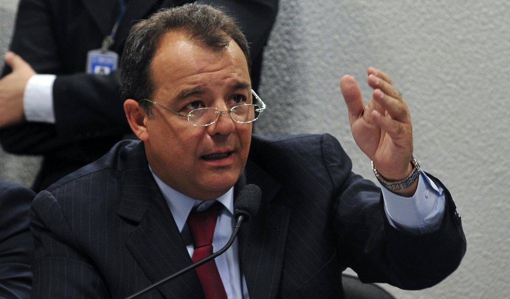 Por decisão do TJ-RJ, o ex-governador do Rio de Janeiro Sergio Cabral e a empresa Michelin foram condenados a ressarcir valores de ICMS que deixaram de ser pagos; os benefícios fiscais foram concedidos a partir de 2010 e adiavam, sem prazo determinado, o recolhimento do imposto devido na aquisição de maquinário para ampliação da fábrica da empresa, em Itatiaia