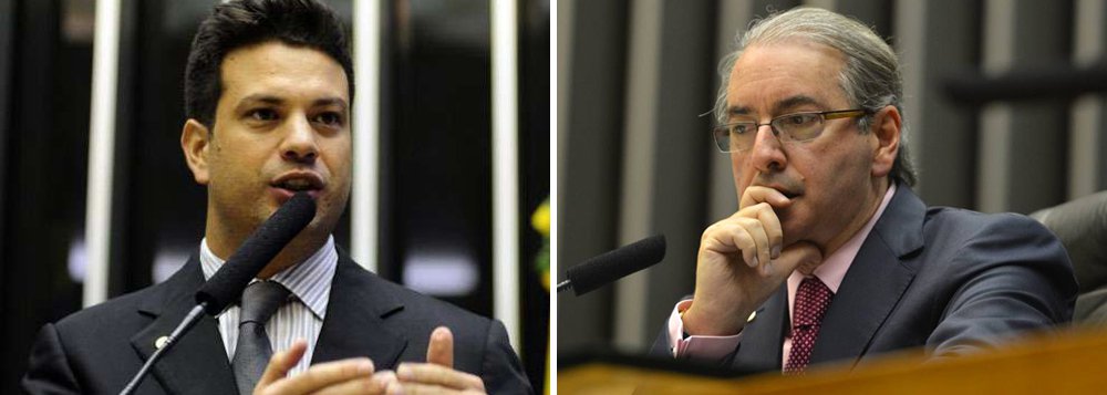 Líder do PMDB na Câmara, Leonardo Picciani (PMDB-RJ), pediu cautela para uma análise mais profunda das medidas de ajuste anunciadas pelo governo neste contexto de crise: “Este debate tem que ser feito. Vamos discutir se é o ideal. Vamos olhar com calma. Se for necessário, vamos propor mais cortes”; sobre a CPMF, disse: “Não pode, de antemão, fechar a porta”, disse; o presidente da Câmara, Eduardo Cunha (PMDB-RJ), declarou que considera “improvável” a aprovação de uma PEC com a volta da CPMF; “Acho temeroso condicionar o sucesso de um ajuste fiscal a uma receita que sabemos ser de difícil equacionamento”, disse; “Além de o governo estar com uma base muito frágil, o tema por si só já é polêmico"