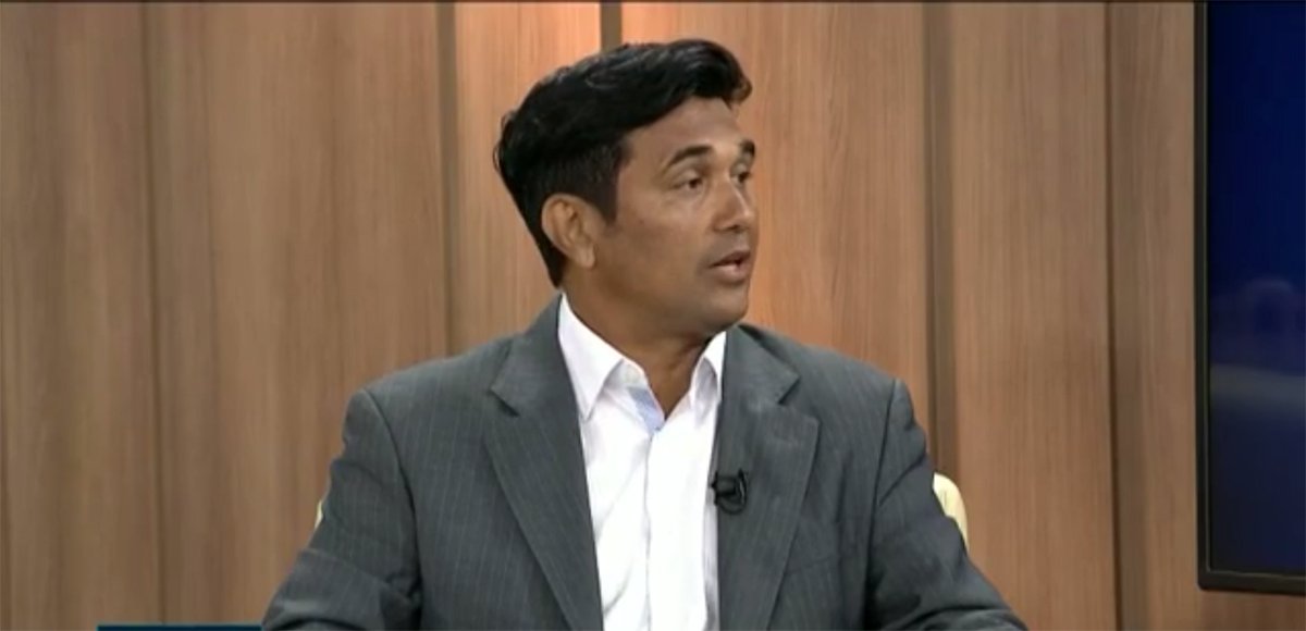O candidato a prefeito de São Luís pelo PP, Wellington do Curso, negou ter débito com IPTU e criticou o seu adversário, o atual prefeito Edivaldo Holanda Júnior (PDT), ao dizer que o pedetista é um candidato "da máquina municipal"; "Não sou político. Estou político. Não deputado estadual. O cargo é temporário. Eu estou deputado estadual. Eu sou um candidato do povo", disse; sobre o débito, ele disse que "já foi pago"; apesar de o PP ser um dos principais partidos alvos da Operação Lava Jato, o parlamentar afirmou se sente "à vontade" no partido porque o próprio candidato é "diferente", com uma "história de superação"