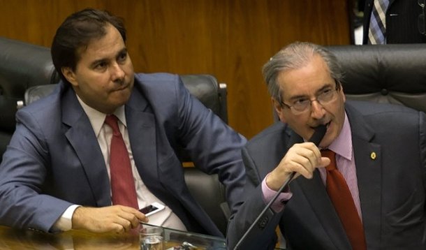 Ex-presidente da Câmara, Eduardo Cunha (PMDB-RJ) articula com seus aliados, incluindo o sucessor Rodrigo Maia (DEM-RJ) a votação de um projeto de resolução que lhe garanta uma pena mais branda, como a suspensão temporária do mandato, e não a cassação