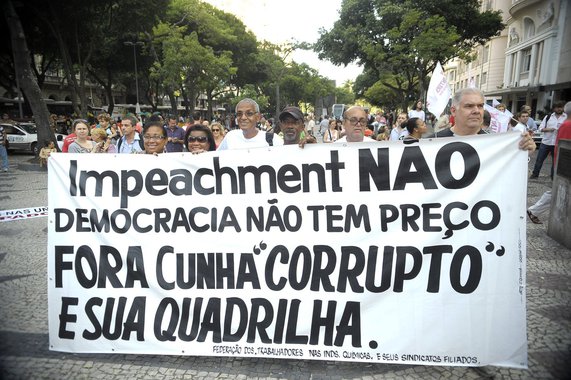 Quem realmente perdeu o último ano não foram políticos com mandatos, integrantes dos tribunais superiores, membros do TCU ou donos da mídia, todos com empregos e rendas resguardados “constitucionalmente”. Foi a sociedade brasileira. Foi o povo. O trabalhador