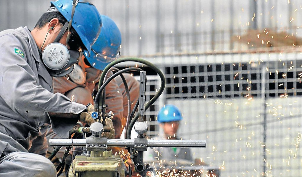O dado foi apresentado durante o seminário O Rio Precisa de Incentivos – incentivar a indústria é incentivar o Rio, organizado pela Federação das Indústrias do Rio de Janeiro (Firjan) e pela seccional fluminense da OAB-RJ; cerca de 45.022 postos de trabalho podem ser fechados com o fim dos incentivos, segundo a pesquisa, que ouviu 199 indústrias que recebem incentivos em todo o estado