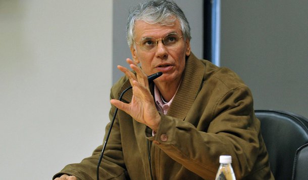 Economista do Instituto de Economia da UFRJ diz que regra de contenção de gastos públicos apresentada pelo governo interino, que determina que as despesas primárias do governo somente poderão aumentar no máximo de acordo com a inflação do ano anterior, "seria um desastre"; Fiz uma simulação dessa regra aplicada à Previdência Social. Os valores dos benefícios estariam bem abaixo do que foi pago nos governos Lula e Dilma. Hoje, o valor do benefício médio seria quase 40% menor"
