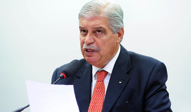 Em depoimento à CPI do BNDES, o ex-ministro do Desenvolvimento Miguel Jorge defendeu iniciativas de promover empresas brasileiras no exterior e classificou esse tipo de operação como lobby legítimo, feito por todos os países; "É lamentável que o termo lobby, que não tem essa conotação negativa em outros países, tenha sido demonizado recentemente no Brasil", afirmou; ele foi citado em e-mails da Odebrecht sobre suposto lobby feito pelo ex-presidente Lula junto ao presidente da Namíbia em favor da construtora