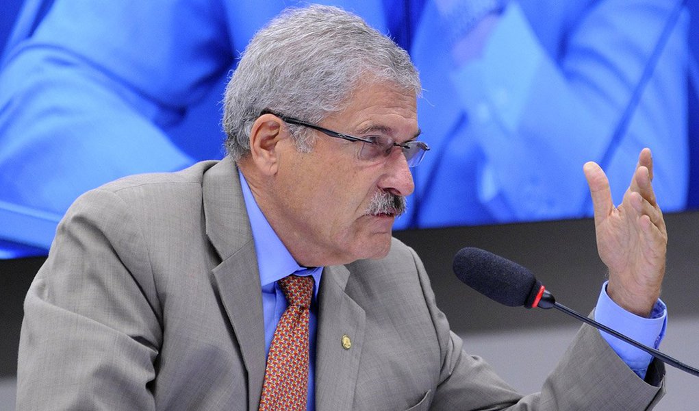 Deputado José Rocha (PR-BA) manteve seu parecer original e não acatou pedidos de indiciamento de pessoas suspeitas de irregularidades em operações do banco, feitos por deputados da oposição; "Não há elementos para indiciamentos, a não ser notícias da imprensa e documentos recebidos pela CPI. E eu estaria sendo parcial se indiciasse pessoas que não foram ouvidas pela CPI, ouvindo apenas o lado da acusação", justificou o relator