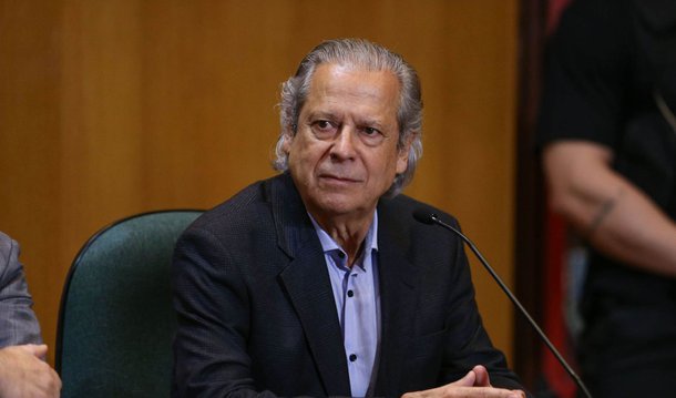  ministro do Superior Tribunal de Justiça (STJ) Marcelo Navarro Ribeiro Dantas negou, em decisão liminar, pedido de habeas corpus feito pela defesa do ex-ministro José Dirceu, que está preso desde agosto pela Polícia Federal na Operação Pixuleco, desdobramento da Lava Jato; mérito do habeas corpus ainda será analisado. A defesa de José Dirceu havia entrado com o pedido no STJ no início do mês