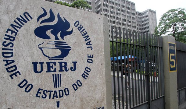 A Universidade do Estado do Rio de Janeiro (Uerj) lançou uma carta aberta em defesa do SUS; no documento, é reafirmada a necessidade do caráter público e universal do SUS, como uma política social prevista na Constituição; o texto cita como ameaças ao SUS a PEC 241/2016, que propõe o congelamento dos gastos públicos por 20 anos e a sugestão do ministro da Saúde, Ricardo Barros, de criação de planos de saúde populares para “aliviar” o SUS