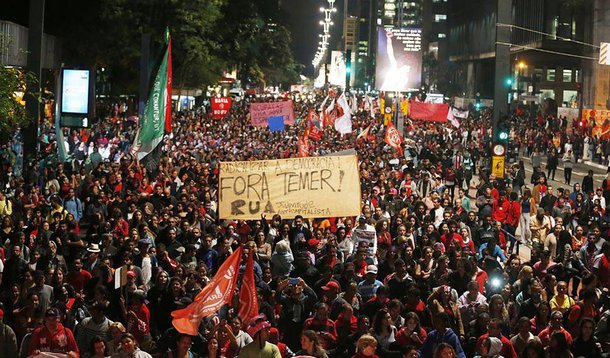 Primeiramente, Fora Temer. O protesto é contra as perdas trabalhistas (salário, previdência, liberdade sindical) e conquistas sociais (saúde, educação, programas de distribuição de renda). É contra o neoliberalismo, o desemprego em proporções dantescas