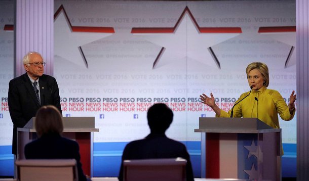 Em seu primeiro debate na TV, ontem (11), depois que foi derrotada nas prévias eleitorais por uma diferença de mais de 20 pontos percentuais, Hillary Clinton tentou desacreditar Bernie Sanders, que se proclama socialista democrático; ela disse duvidar da proposta de seu rival visando a tornar gratuito o atendimento médico em hospitais e o pagamento de matrícula em universidades norte-americanas: “Não devemos fazer promessas que não podem ser cumpridas”, afirmou