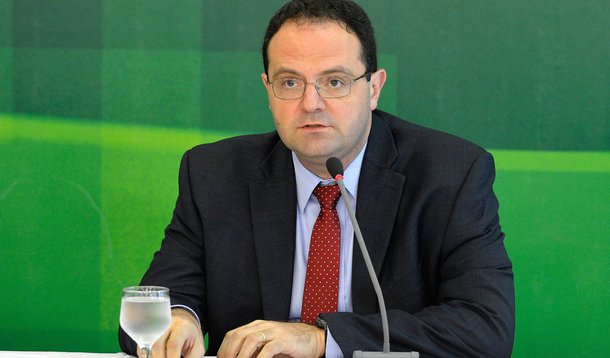 Medida deve ser apresentada pela equipe de Nelson Barbosa diante das dificuldades para cumprir a meta de superavit primário de 0,5% do PIB (Produto Interno Bruto) neste ano; foco são alguns gastos não vão acontecer neste ano, como pagamento de precatórios; governo também vai enviar até abril ao Congresso um projeto criando uma meta para os gastos públicos e uma margem de flutuação para o superavit primário