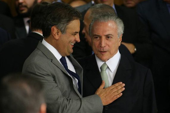 "A tendência é que o PSDB encoste Michel Temer na parede com a agenda liberal, o que o colocará em xeque com os políticos e com o povo, criando condições até para uma substituição indireta de Temer por um tucano", prevê o colunista Leopoldo Vieira; "Assim, o cenário pós-Impeachment terá como centro a disputa do PSDB em torno das entregas ao mercado, que significa fazer o PMDB sucumbir na impopularidade e erosão de base parlamentar e municipal para servir de bucha de canhão dos tucanos"