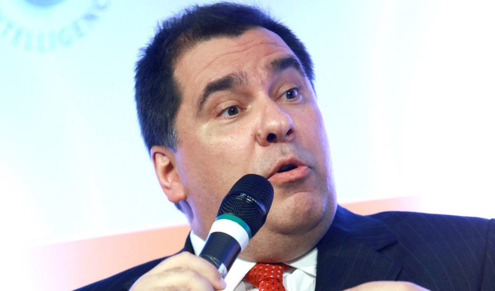 Diretor presidente da operadora, Marco Schroeder, afirmou que as negociações da Oi com seus credores financeiros passam necessariamente pela entrada de novos sócios no capital da companhia; "O que tenho para oferecer é: quanto vou pagar num novo título de dívida e quanto ele vai receber em ações. Não tem mais muito milagre", disse 