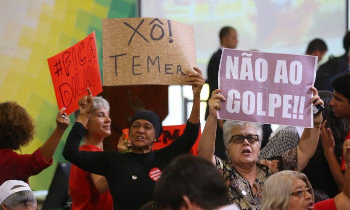 Progressivamente novas forças acorrem à frente que defende a democracia, e as mobilizações contra o golpe se intensificam. Se 2016 foi um ano de muitas derrotas para o Brasil, em 2017 nos cabe a responsabilidade de reorganizar a esperança em um futuro melhor e combater duramente a escuridão que se alastra