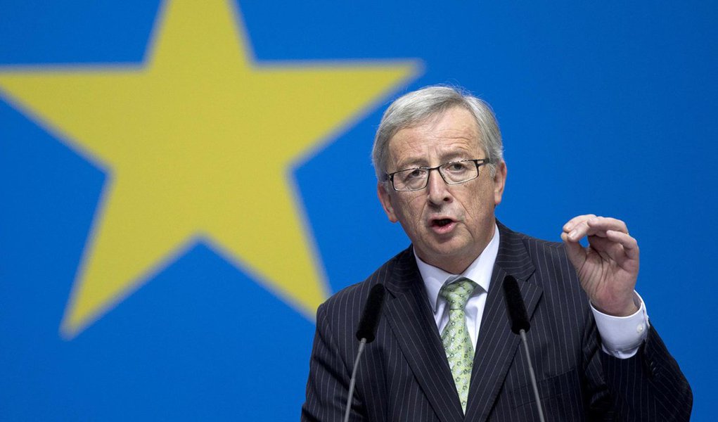 Jean-Claude Juncker, pediu aos governos da União Europeia nesta quarta-feira que aceitem um sistema obrigatório de cotas para compartilhar uma onda de refugiados que fogem da guerra e da pobreza, mas também prometeu melhorar as defesas de fronteira e deportar um número maior de imigrantes ilegais