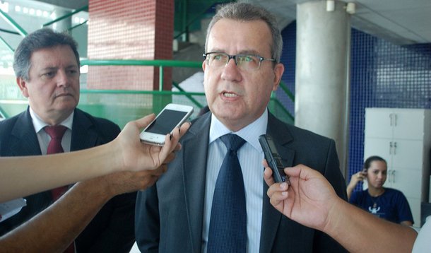 Desembargador do Tribunal de Justiça de Sergipe Cezário Siqueira Neto negou recurso impetrado pelo Whatsapp pra liberar o uso do aplicativo no Brasil; com isso, o bloqueio do serviço de mensagens instantâneas por um prazo de 72 horas, iniciado nesta segunda-feira (2), fica mantido até a quinta-feira (5)