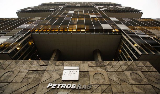 Petrobras terá de pagar 4,474 bilhões de pesos colombianos (1,346 milhão de euros) à cidade de Bogotá, na maior multa por contaminação ambiental já aplicada pela administração da capital da Colômbia; Secretaria Distrital de Ambiente de Bogotá informou que a multa foi aplicada devido a "um derramamento de hidrocarbonetos num posto de gasolina", que afetou uma área residencial no norte da cidade