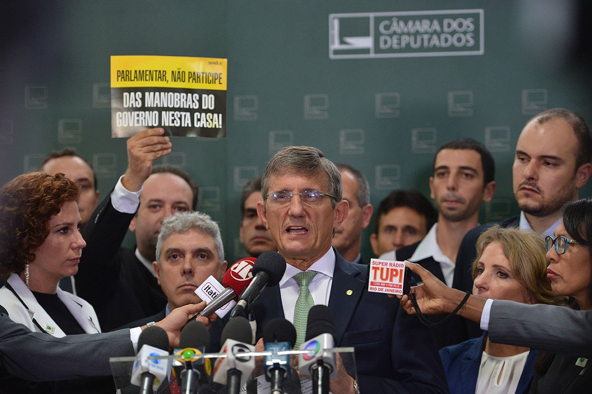 Brasília - O deputado Darcísio Perondi fala à imprensa no Congresso Nacional (José Cruz/Agência Brasil)