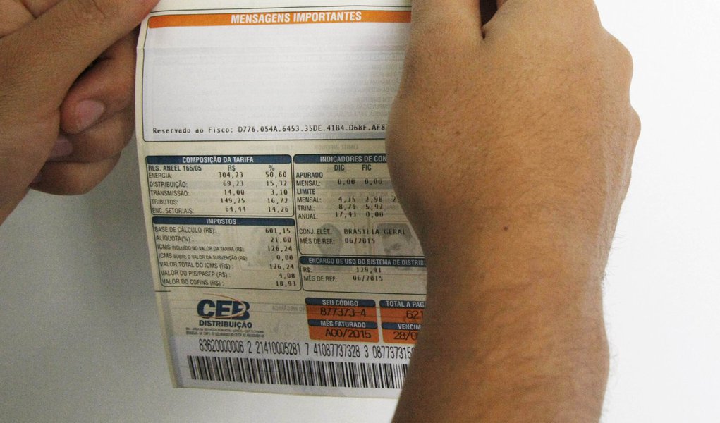Autorização dada nesta terça-feira 25 pela Agência Nacional de Energia Elétrica (Aneel) para distribuidoras que operam no Maranhão, no interior de São Paulo, em Mato Grosso do Sul e na Paraíba, além da Companhia Energética de Brasília (CEB), entra em vigor até o fim do mês; maior reajuste ocorreu para os consumidores abastecidos pela CEB, que poderá aumentar as tarifas em 18,36% para o consumo residencial e em 19,25% para a indústria e o comércio