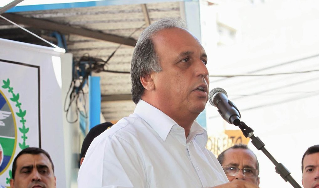 Órgão Especial do Tribunal de Justiça do Estado do Rio de Janeiro rejeitou nesta quarta-feira, 27, a proposta do governador Luiz Fernado Pezão (PMDB) para que o tribunal repasse parte dos recursos do Fundo Especial do Tribunal de Justiça para pagamento de pessoal no dia 29 de janeiro; verba seria ressarcida pelo Executivo no sétimo dia útil de fevereiro; TJRJ considerou que a rejeição da proposta resguarda a independência e autonomia do Poder Judiciário