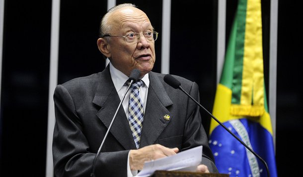 Enquanto no dia 12 de maio, o peemedebista João Alberto Souza (MA) votou contra o afastamento da presidente Dilma, na madrugada desta quarta-feira, ele mudou o voto para que ela virasse ré e fosse a julgamento no Senado, previsto para o final de agosto