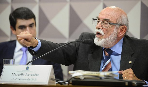 Ex-presidente da OAB e autor do pedido de impeachment do ex-presidente Fernando Collor, o jurista Marcello Lavenère comparou o caso de 1992 com o da presidente Dilma Rousseff e disse que a diferença fundamental é que no episódio de Collor, havia crime; "[Agora] não há crime nenhum", afirmou, em depoimento na comissão especial do impeachment no Senado nesta terça-feira; para o jurista, quem apoiar o impeachment estará fazendo o mesmo que um médico ao prescrever quimioterapia pesada a quem tiver um simples corte na mão; segundo ele, é inimaginável que pessoas inteligentes acreditem que pedaladas fiscais e decretos suplementares constituam crime suficiente para desencadear um impeachment