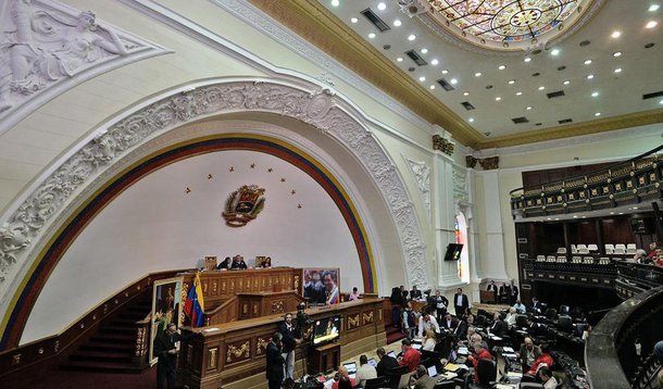 O presidente da Assembleia Nacional da Venezuela anunciou nessa terça-feira que três deputados de oposição ao governo pediram para ser "desincorporados" do Parlamento, perante suspeitas de alegadas irregularidades eleitorais na sua eleição pelo estado Amazonas. Trata-se de Nirma Guarulla, Júlio Ygarza e Romel Guzamana, eleitos em 6 de dezembro