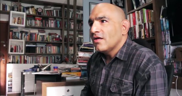 Em entrevista à Mídia Ninja, o juiz Luís Carlos Valois, que negociou com os detentos para a liberação de reféns durante a chacina que deixou 56 mortos em um presídio da capital do Amazonas, diz acreditar que "uma das causa dessa rebelião é esse momento que a gente tá vivendo aí. Um momento de ódio"; segundo ele, esse lema de "bandido bom é bandido morto" também passa para o preso, que encaixa o conceito de bandido como quer; "Todo mundo pode ser bandido, o político, o taxista. Para o preso, é o estuprador, e não ele, que só furtou, é o X9, que dedura para a polícia"; assista um trecho