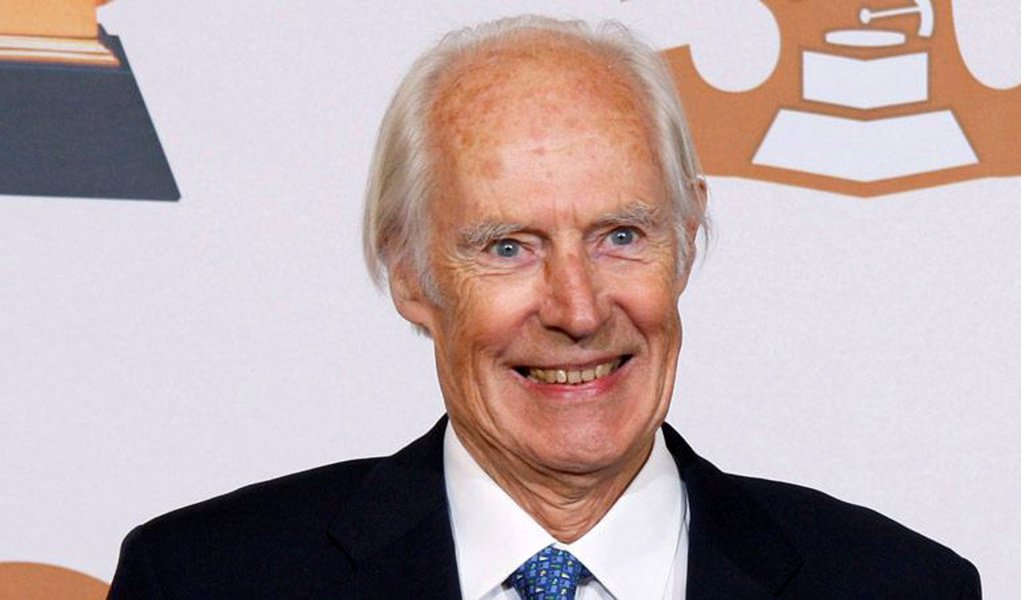 Produtor musical britânico George Martin, que transformou os Beatles em estrelas mundiais, morreu aos 90 anos; após ter juntado  John Lennon, Paul McCartney, George Harrison e Ringo Starr, o produtor musical da banda ficou conhecido como o "quinto Beatle" e era considerado um dos maiores produtores musicais de todos os tempos