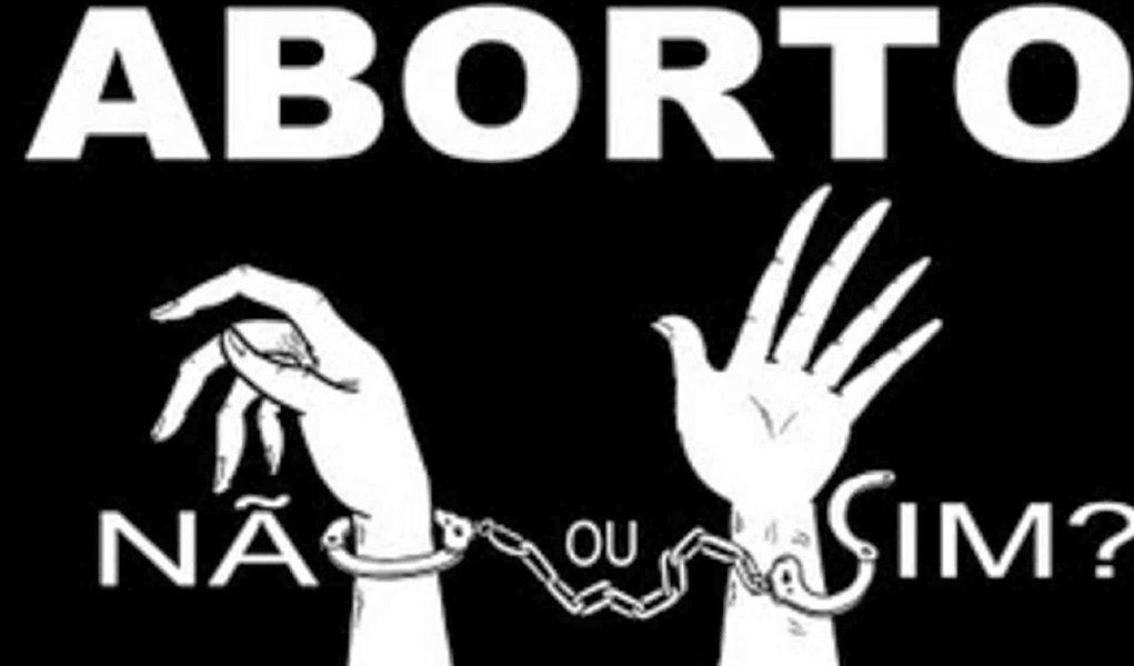 Até quando vamos continuar condenando à morte, ou aos maus tratos, mulheres pobres que apelam para métodos violentos para abortar, enquanto as ricas fazem nas clínicas de alto padrão?