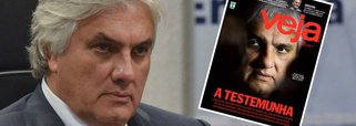 Retratado como "A testemunha" na capa deste fim de semana, senador Delcídio Amaral (PT-MS) é a nova esperança de Veja para envolver o ex-presidente Lula na Lava Jato e também provocar um impeachment da presidente Dilma Rousseff; segundo a revista, Delcídio não estaria defendendo apenas seus próprios interesses e do banqueiro André Esteves ao negociar o silêncio de Nestor Cerveró; ele atuaria em missão partidária para conter danos a Lula e ao Palácio do Planalto; no entanto, até agora não há nenhuma evidência concreta de que Delcídio esteja disposto a se tornar delator