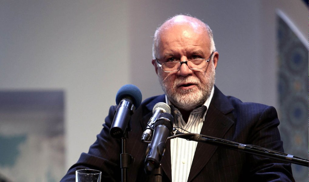Em declarações à agência oficial iraniana Irna, o ministro do Petróleo da república islâmica, Bijan Zangané, disse que atingida a meta dos 4 milhões de barris poderá pensar em cooperar na estratégia de redução da oferta mundial de petróleo; “Já manifestámos a nossa opinião sobre o congelamento da produção e considero que, até termos alcançado os 4 milhões de barris por dia, deviam deixar-nos em paz. Quando atingirmos esse nível de produção, então poderemos cooperar”, afirmou