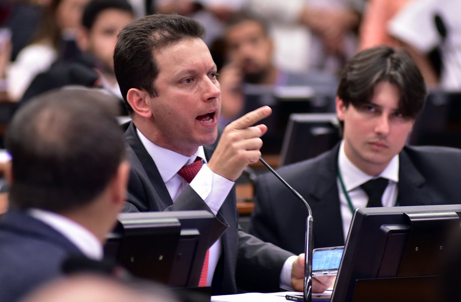 Dos 80 deputados federais que concorreram nas eleições municipais deste ano, 18 foram eleitos e deixarão a Câmara dos Deputados nos próximos meses, a exemplo de Nelson Marchezan Júnior (PSDB), que será prefeito de Porto Alegre. Desses, 14 assumirão as chefias dos Executivos locais e quatro as vice-prefeituras