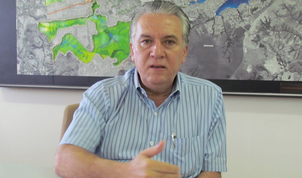 Operação Clã, deflagrada pela Polícia Federal nesta quinta-feira, 2, cumpre 14 mandados de busca e apreensão e três de condução coercitiva, entre eles o do ex-deputado federal Geraldo Magela (PT-DF); ele foi secretário de Habitação, Regularização e Desenvolvimento Urbano do DF durante a gestão Agnelo Queiroz (PT) e é suspeito de ter sido conivente com a atuação de uma quadrilha que cobrava taxas ilegais para conceder lotes de terra da quarta etapa do Programa Habitacional Riacho Fundo 2