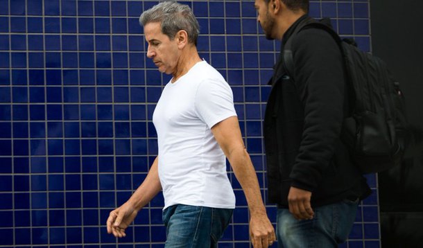 A Procuradoria-Geral da República pediu que o STF rejeite os novos recursos apresentados pela defesa do ex-senador Luiz Estevão e requisitou que a Corte determine o início imediato do cumprimento da pena; o ex-parlamentar foi condenado a 31 anos de cadeia pela Justiça Federal por envolvimento no desvio de recursos da construção do prédio do TRT-SP, na década de 1990