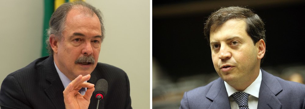 Ministro-chefe da Casa Civil, Aloizio Mercadante, arrancou risos de parlamentares ao responder uma provocação do deputado Rodrigo de Castro, presidente da comissão de Minas e Energia da Câmara Federal; o tucano disse que espera que Mercadante volte em logo para a oposição; “Espero que o senhor volte logo para a oposição”; Mercadante levou o comentário na brincadeira e afirmou que o PSDB “já saiu da graduação, mas ainda tem uma pós-graduação para fazer”