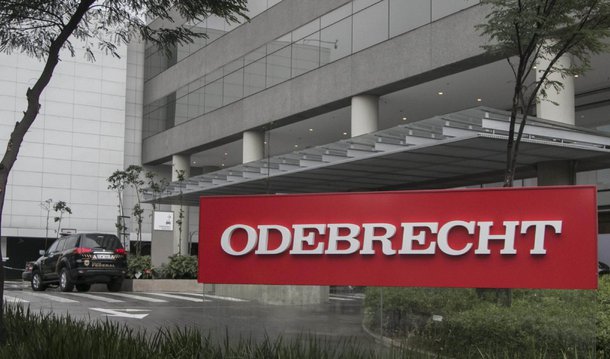 A Odebrecht S.A., que concentra as operações do grupo nos diversos setores no Brasil e no mercado internacional, teve prejuízo de R$ 297,7 milhões em 2015, comparado a um lucro líquido de R$ 493,5 milhões no ano anterior; o resultado financeiro pesou nas contas finais: as despesas líquidas aumentaram de R$ 6,4 bilhões para R$ 10,75 bilhões; o grupo fechou 2015 com dívida bruta de R$ 109,9 bilhões; o caixa ficou em R$ 24,8 bilhões, resultando em um endividamento líquido de R$ 85 bilhões