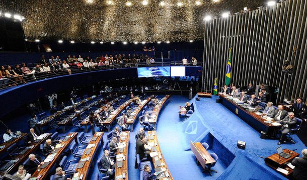 Os deputados concluíram a votação da Lei Antiterrorismo e o Projeto de Lei 2016/15, que define como ato de terrorismo usar, ameaçar, transportar e guardar explosivos e gases tóxicos, conteúdos químicos e nucleares, vai agora para análise do Senado