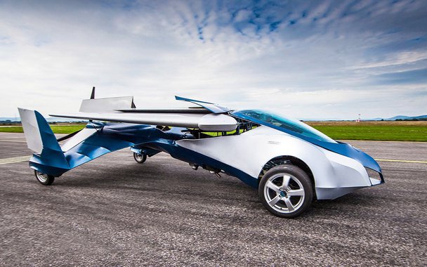 Concebido na Eslováquia, o AeroMobil é uma viatura que se transforma em avião em poucos instantes. Os protótipos estão prontos e são funcionais.  Sua comercialização começará dentro em breve.
