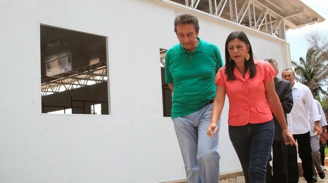 Um relatório produzido pela Controladoria Geral do Estado (CGE) em 2011, no governo Roseana Sarney, apontou "indícios de restrição à competitividade, direcionamento do certame" durante a gestão de Ricardo Murad, cunhado da peemedebista; segundo a auditoria, Murad gastou R$ 57 milhões para pagamento de empresas contratadas sem licitação pela Secretaria de Estado da Saúde; na época, a CGE pediu explicações ao ex-secretário de Saúde, mas este não respondeu a nenhum dos questionamentos feitos pelos auditores