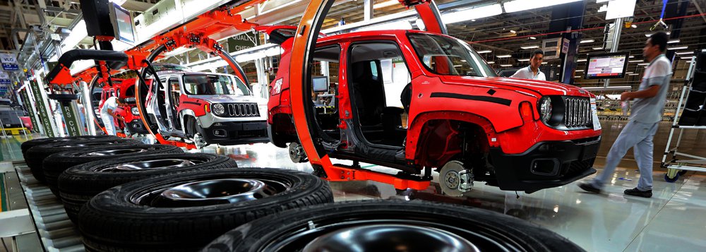 GOIANA, RECIFE, 27-04-2015, - JEEP - FÁBRICA EM GOIANA (PE) - Linha de montagem do Jeep Renegade na fábrica em Goiana, Pernambuco. A produção do Polo Automotivo Jeep vai abastecer toda a América Latina. (Foto: Rafael Neddermeyer/FOTOS PÚBLICAS)