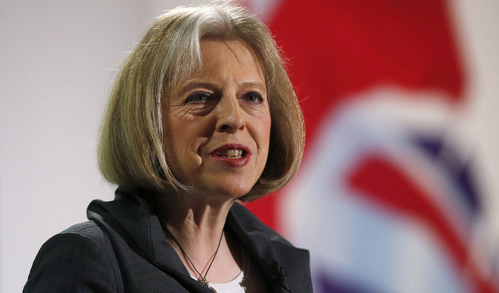 O sistema de imigração da Europa é inoperante escreveu neste domingo a ministra do Interior britânica, Theresa May, culpando o sistema sem fronteiras de exarcebrar a crise migratória e exigiu medidas mais duras da União Europeia sobre a livre circulação