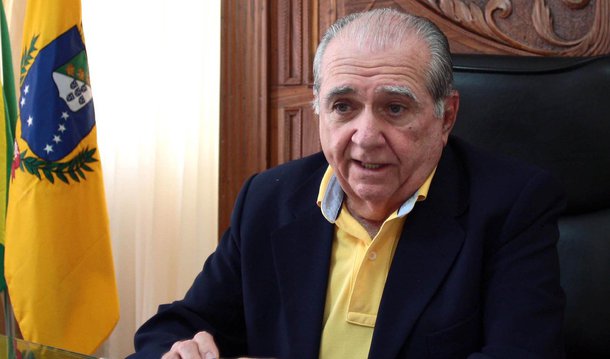 O ex-prefeito João Castelo (PSDB) voltou a dizer que será candidato em São Luís nas eleições do ano que vem; deputado federal eleito pelo PSDB afirmou que tem tudo para voltar ao Palácio de La Ravardière, garantindo que o comando nacional do partido quer o seu nome na disputa; "Quem é que tem no partido, sem querer diminuir ninguém, quem é que tem mais condições e direito do que eu? Se tiver um eu vou fazer a campanha, eu ajudo", disse