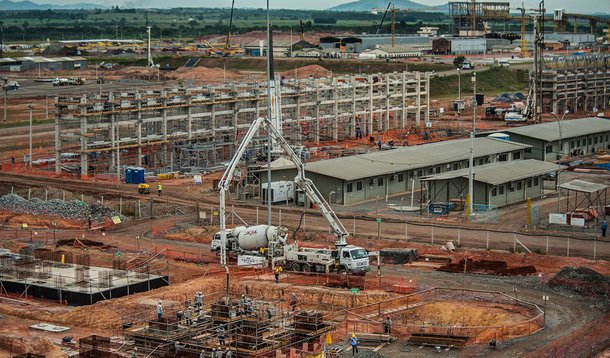 Ministro do Tribunal de Contas da União (TCU) Bruno Dantas disse as obras do Complexo Petroquímico do Rio de Janeiro (Comperj) devem ser um dos próximos alvos da Operação Lava Jato; "Pasmem, iniciou a obra com um orçamento de R$ 15 bilhões e, hoje, tragou dos cofres públicos mais de R$ 120 bilhões, e não concluiu a obra", disse; "Existem diversos indícios de sobrepreço. Claro que isso não está definitivamente julgado, mas não causará surpresa a ninguém se nós tivermos aí um novo foco para as investigações da Polícia Federal e do Ministério Público Federal", resaaltou 